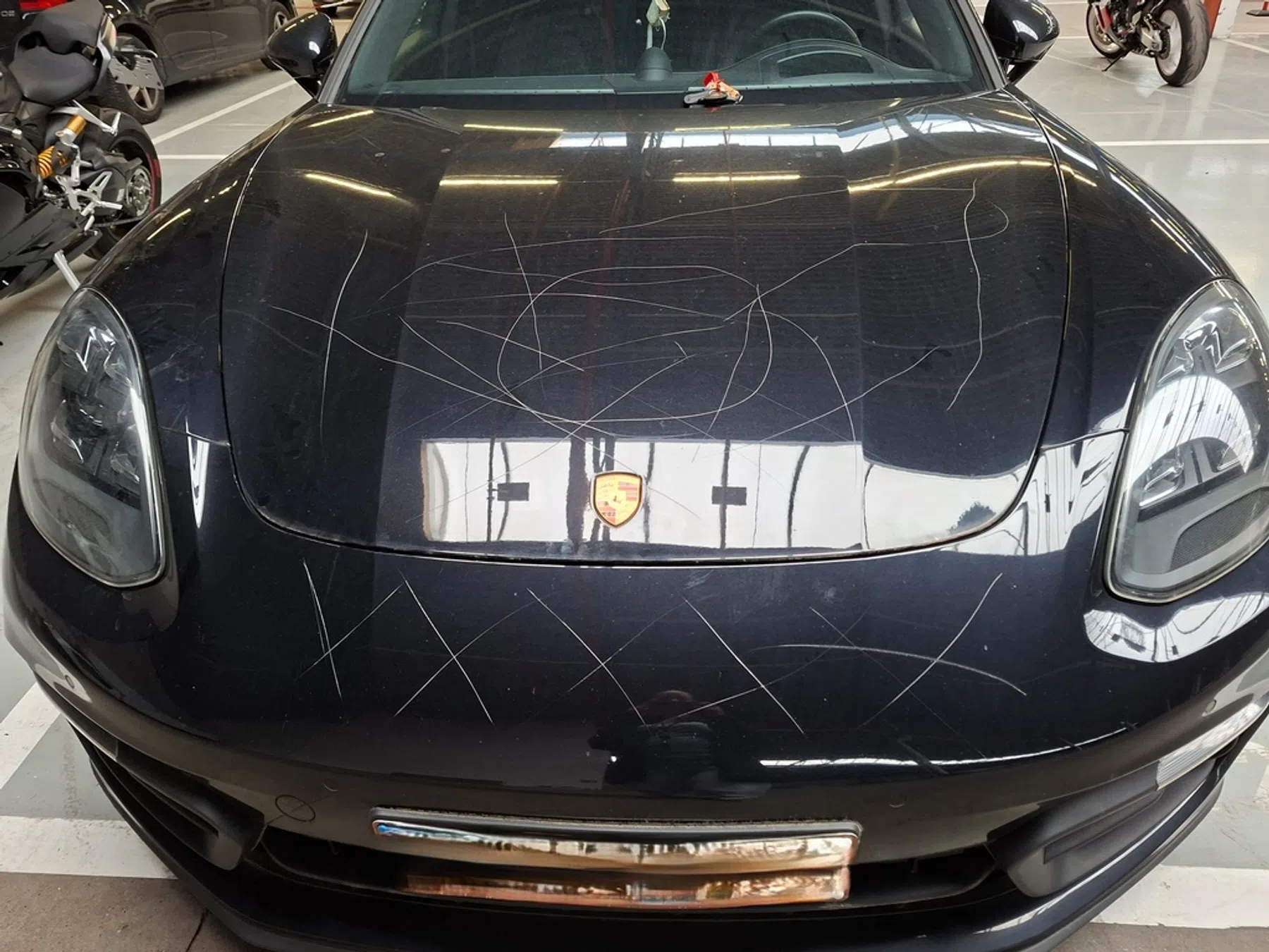 Porsche Panamera Finshop